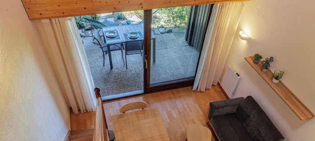 🌿 Charming little house with terrace and lake view in Talloires Welcome to Le Balcon des Primevères, an adorable semi-detached little house located on the heights of Talloires, in a peaceful and green environment 🌳