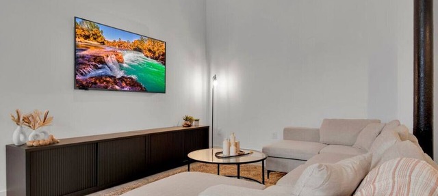 Huge, Open Loft | Arts District | 5 mins to DT GVL