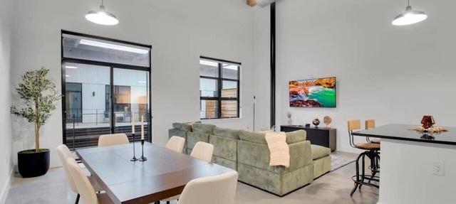 Stylish, Roomy 2BD Loft | Pool | 5 mins to DT GVL