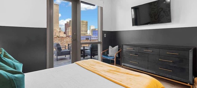 Corner Penthouse w/Private Balcony- Hotel
