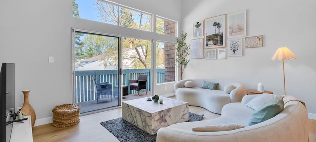 High Ceilings 3BR with Loft-2 Baths Pool & Jacuzzi