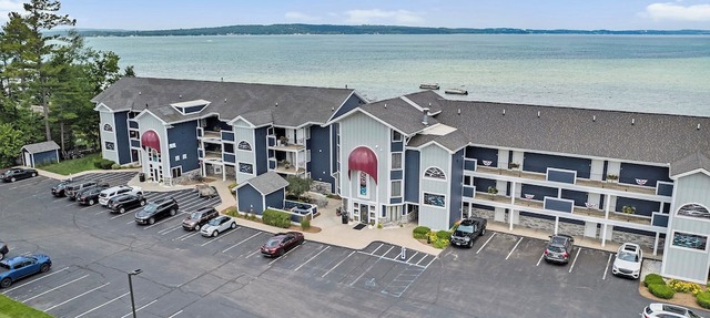 "A Room with a View" East Bay Waterfront with Pool