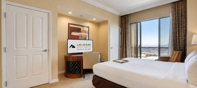 Luxury MGM Penthouse | Largest Balcony | Lazy River + Free Pools + No Resort Fee