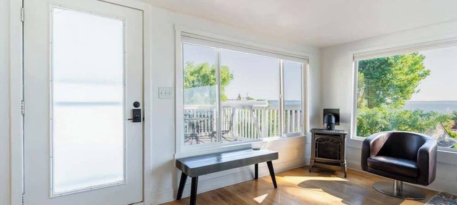 Orca Haven ~ 2BR w/Scenic Views in Richmond Beach