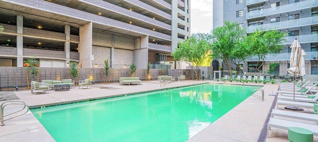 PHX DT Apartment with Balcony + Gym + Pool Parking