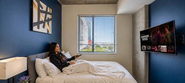 Modern PHX Apt w/Pool, Gym, Balcony + W/D
