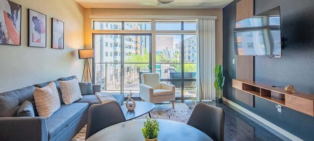 Stay Near DT PHX Balcony,W D,Pool,Gym,Parking