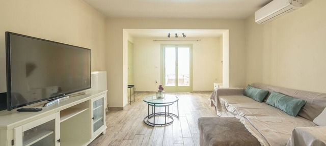 FAMILY APARTMENT WITH PRIVATE SWIMING POOL IN VRAVRONA