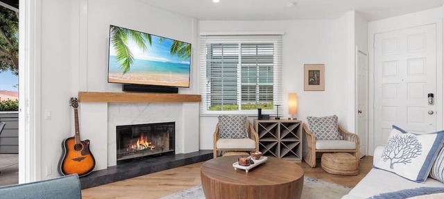 Trackside Tides - Pet Friendly - Racetrack and Lagoon Views - Extended Living