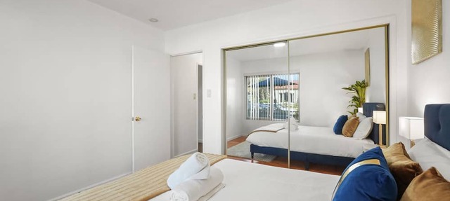 Walk to Beach - Beach Essentials Provided - Parking - Long Beach Summer Getaway!
