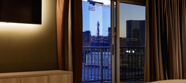 🎰 Luxury Modern Presidential Suite - Strip View - No Resort Fees! 🎰