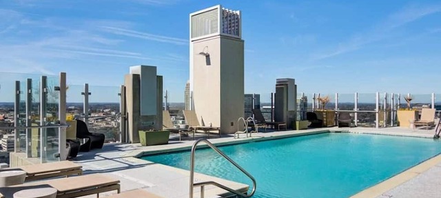 King Suite | City View | Free Parking | State Farm