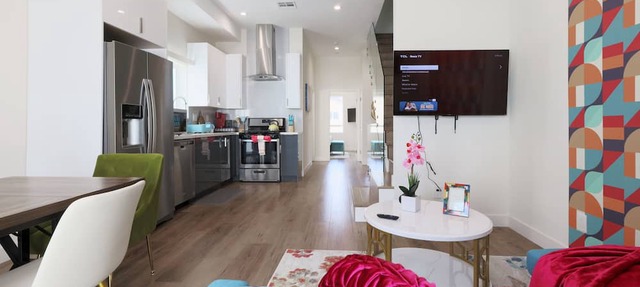 Insta-Worthy Modernistic 4B4B Suite