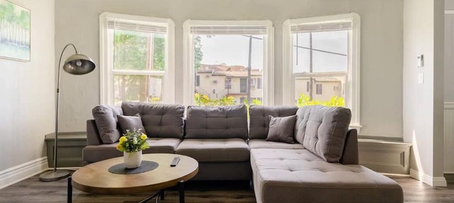 High Ceiling 1BR Craftsman – Walkable Pasadena Gem