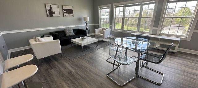 Relaxing Now and Zen: Modern Condo, Near UNCC, PNC Pavilion, Pool, 5 Min to Dining, Shops, +15% off!