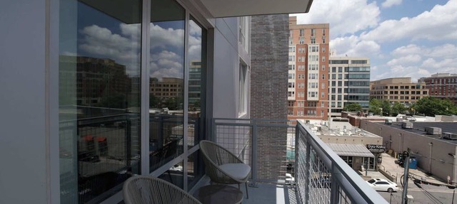 Metro-Connected Clarendon Stay