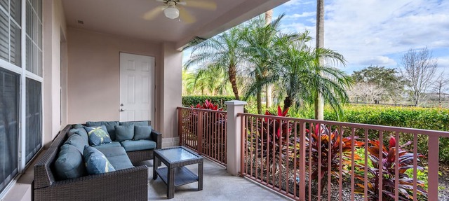Beautiful Lakeview Condo, Next to Pool, Vista Cay - 1027
