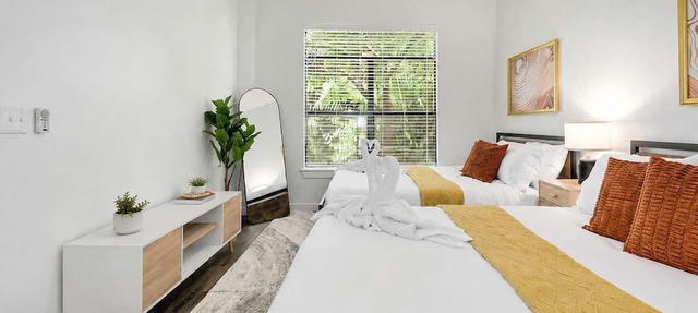 Austin Style Getaway | Pool Gym Rooftop | Best Loc