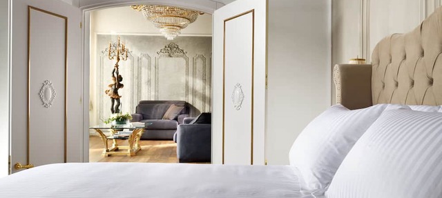 SWAN Dolce Vita, Luxurious Venetian Getaway with Exclusive Amenities