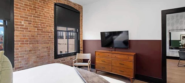 HUGE 4BD/4BA w/2 Living Rooms Downtown Hotel