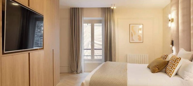 A Splendid 2-BR/2BA with Services in Opéra