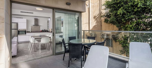 Mamma Mia 3BR in Frishman beach by HolyGuest