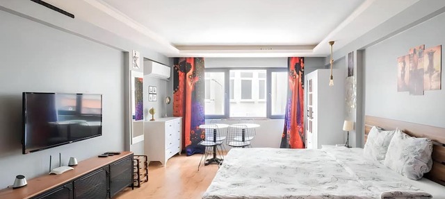 Cozy Central Flat w/Netflix & Elevator Near Metro 2 minute walking distance