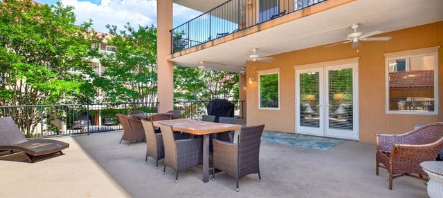 3 Bed 2 Bath Condo Walk to Beach, 2 Pools and Hot Tub!