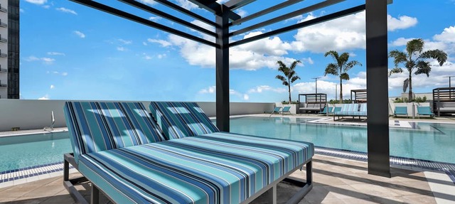 Elegant Doral Getaway: 2BR Luxury