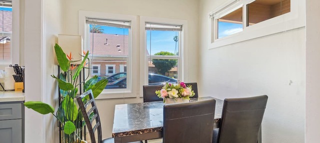 Detached house 2 Bedroom 1 Bathroom Prime & Private location King Bed! 1109