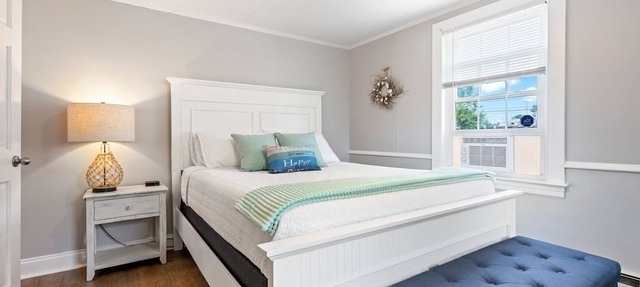 Steps to the Beach! Dog & Fam. Friendly, Outdoor Shower & Lounge Area, Sleeps 6