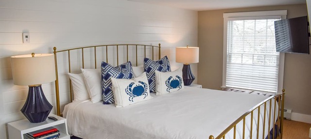Luxury Coastal Condo in Cape Porpoise – Stylish 2BR Retreat, Pool, Near Beaches!
