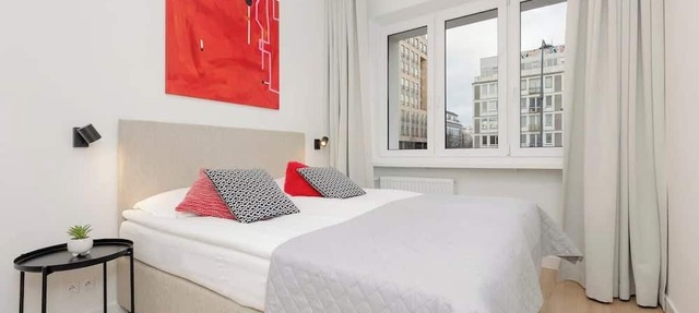 Spacious Apartment with 3 Bedrooms | Balcony | Center