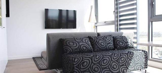 Luxurious Flemington with Stunning Racecourse View