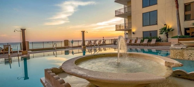 Origin 637: Gulf-View Studio w/Floor-to-Ceiling Windows!