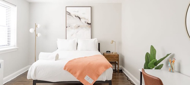 Relaxing 2BR Apartment in Lively West Rogers Park