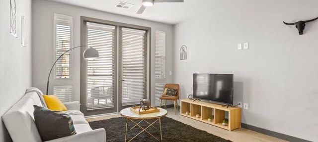 Cozysuites PHX RORO Gym, Pool, Pets, Parking! #1