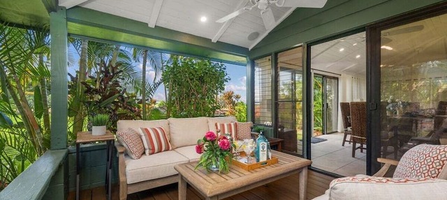 SUMMER SALE! Remodeled Hawaiian Cottage Near Beach w Pool - International Colony Club 37