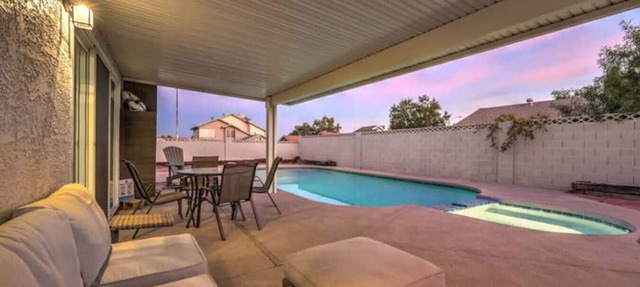 4BR, Heated Pool, Hot Tub, 10 Mins from STRIP