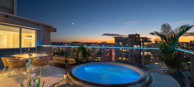 The Skydeck Penthouse - Panoramic Hot Tub Views