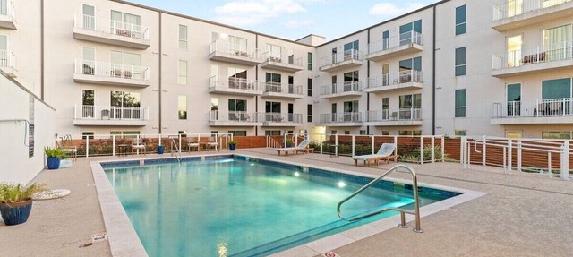BRAND NEW LISTING The Green Suite-w/garage parking & near French Qtr