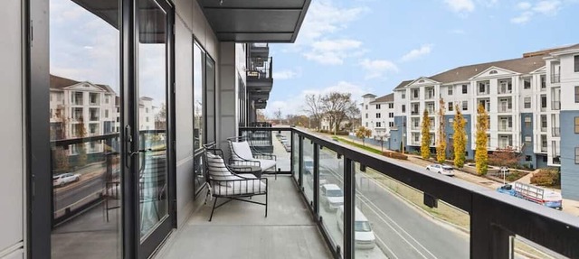 Premium Condo with Huge Patio, near Vanderbilt & Downtown