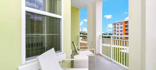 Experience Ultimate Theme Park Haven - Ideal for Group Adventures + Outdoor Pool