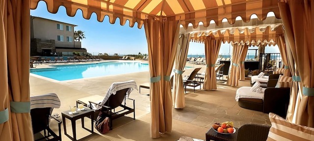 Scenic Oasis: Close to South State Beach, Onsite Pool and Parking, Pets Allowed!