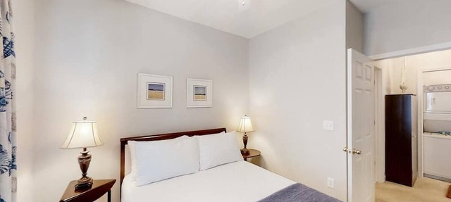 NMB Barefoot Resort! 2/2, 2nd floor, balcony, pool, W/D, pet friendly, king bed!