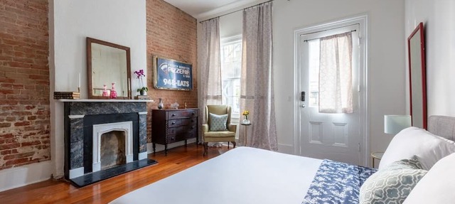 Quaint 1850s Garden District 1BR Flat w/Courtyard