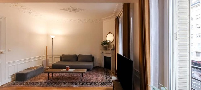 Apartment in Paris near Line 14 Metro