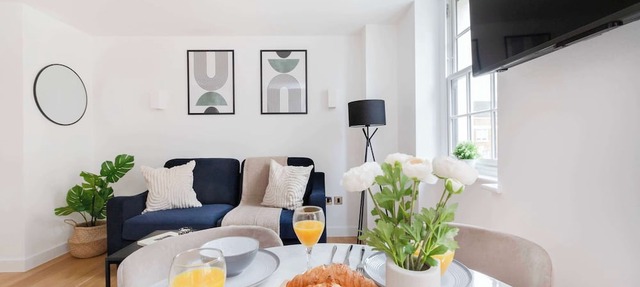 Modern 1BR with Balcony by Soho
