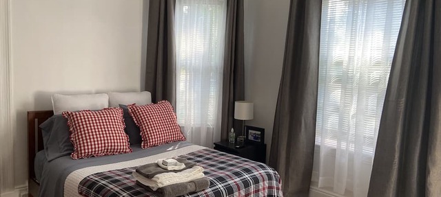 Boston Cozy studio Apt. near Train&Buses ,Parking included