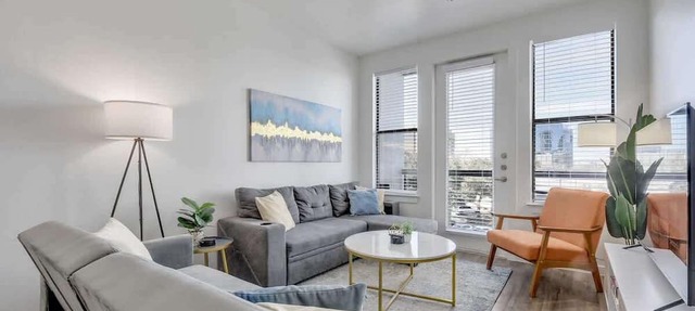 SoCo Riverside Retreat | Pool Gym | Unbeatable Loc